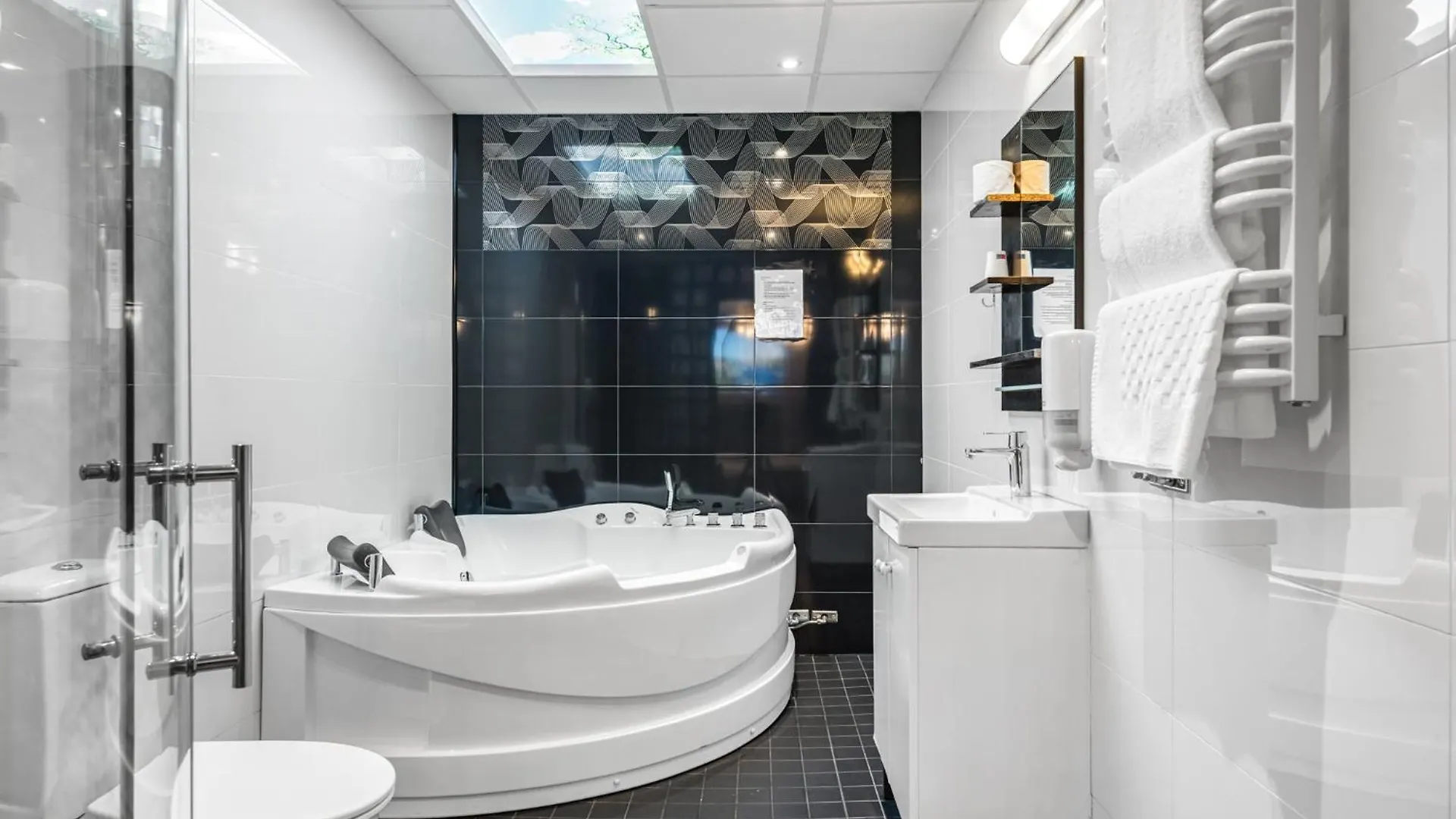 Stockholm Inn Hotel 3*,